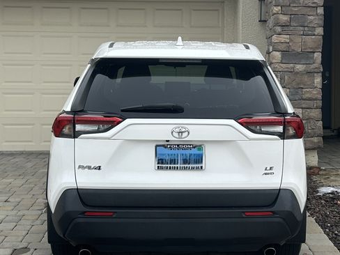 Used 2022 Toyota RAV4 LE image 4