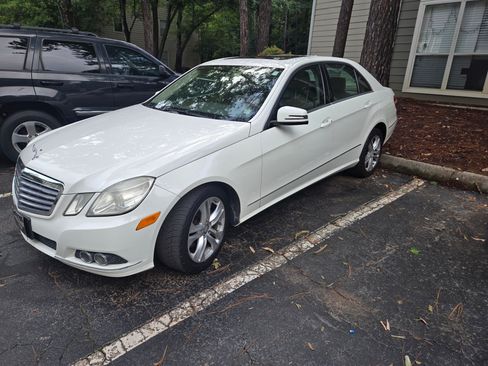 Used 2010 Mercedes-Benz E 350 4MATIC Sedan image 4