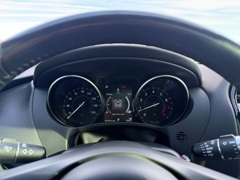 Used 2018 Jaguar F-PACE Premium image 4