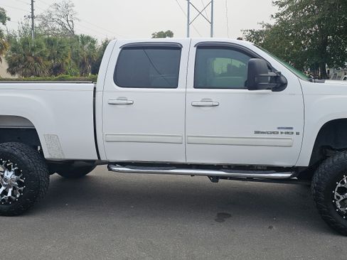 Used 2007 GMC Sierra 2500 SLT w/ Z71 Off-Road Package image 6