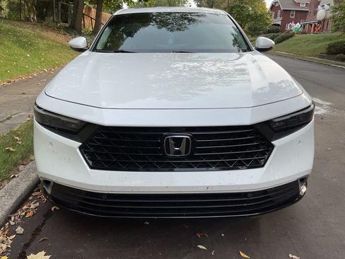 Used 2025 Honda Accord Touring image 4