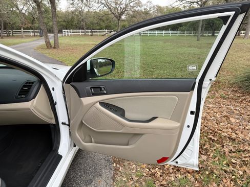 Used 2013 Kia Optima LX image 17