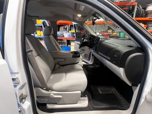 Used 2010 Chevrolet Silverado 1500 LT w/ Power Pack Plus AWD/4WD image 8