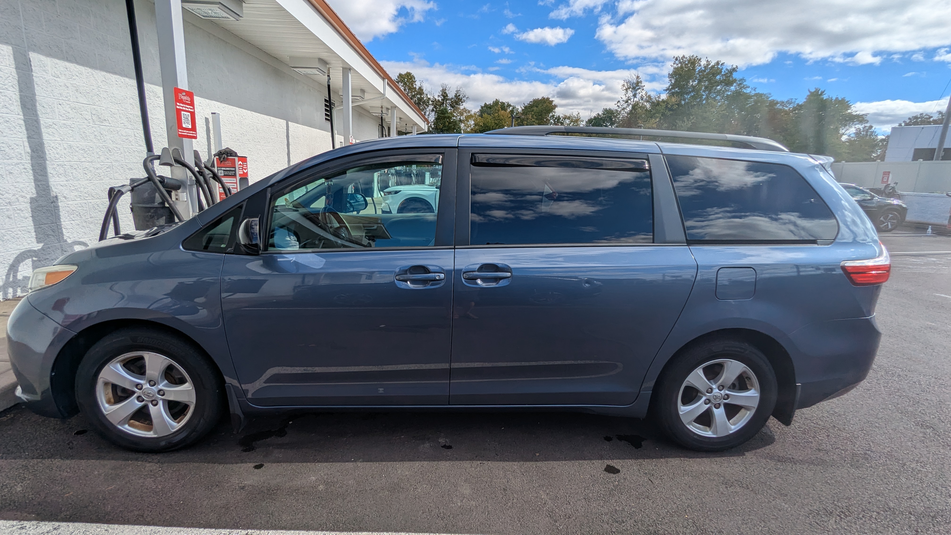 Used 2017 Toyota Sienna LE FWD image 6
