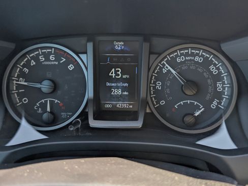 Used 2023 Toyota Tacoma TRD Sport w/ Advanced Technology Package image 10