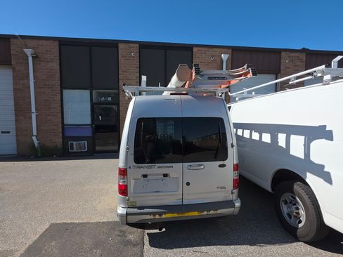 Used 2011 Ford Transit Connect XLT image 8