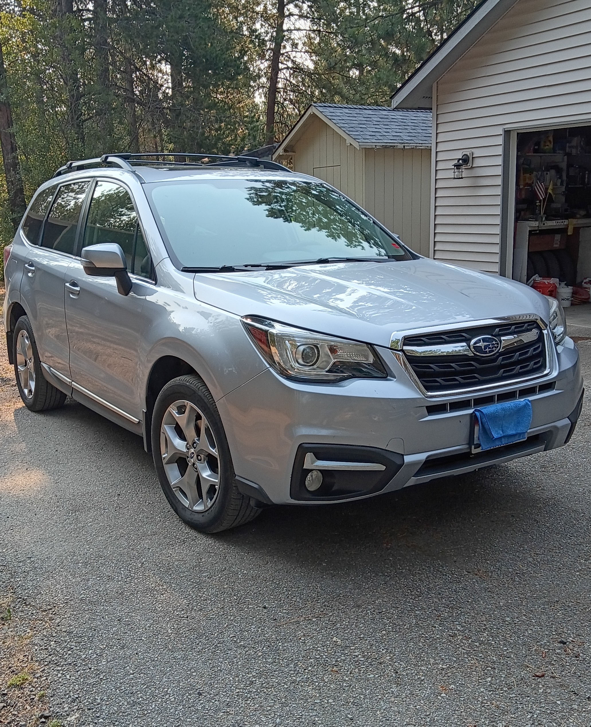 Used 2017 Subaru Forester 2.5i Touring AWD/4WD image 1