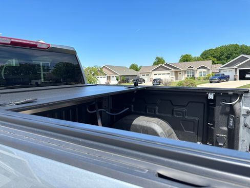 Used 2023 Chevrolet Silverado 1500 LT w/ Z71 Off-Road Package AWD/4WD image 9
