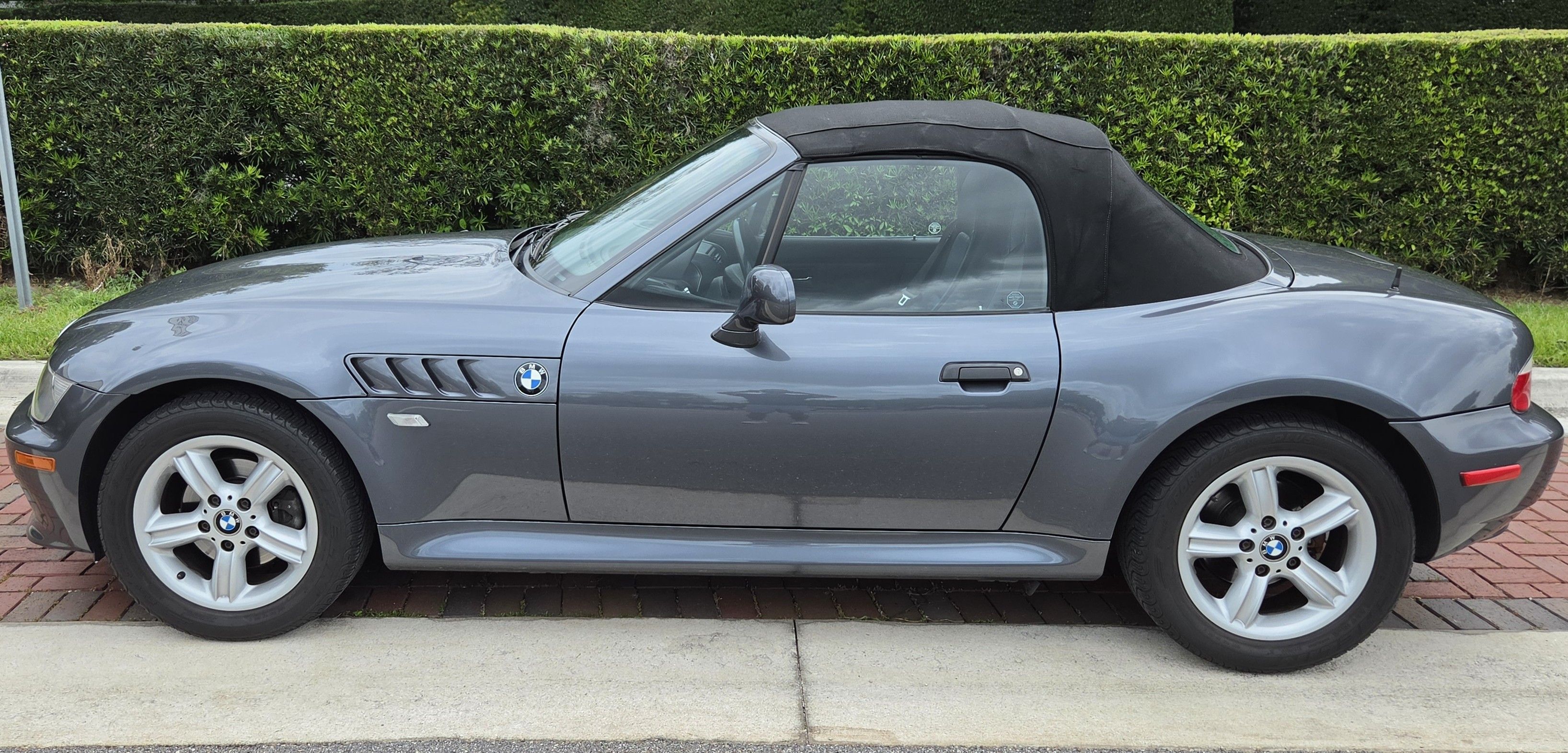 Used 2000 BMW Z3 2.5i RWD image 16