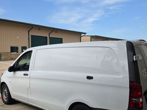 Used 2021 Mercedes-Benz Metris image 2