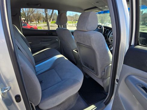 Used 2006 Toyota Tacoma PreRunner w/ SR5 Pkg #2 image 44