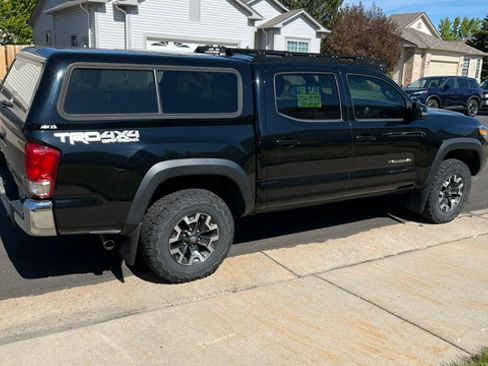 Used 2018 Toyota Tacoma TRD Off-Road AWD/4WD image 4