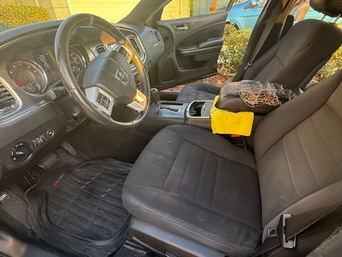 Used 2013 Dodge Charger SE w/ Connectivity Group image 8