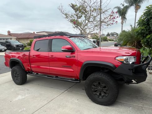 Used 2021 Toyota Tacoma TRD Off-Road w/ Technology Package AWD/4WD image 1