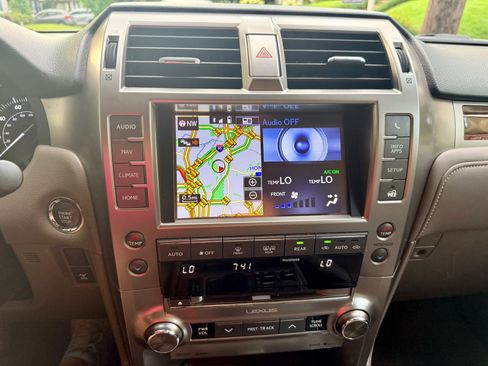 Used 2014 Lexus GX 460 w/ Premium Package AWD/4WD image 18