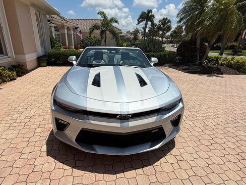 Used 2018 Chevrolet Camaro SS RWD image 4