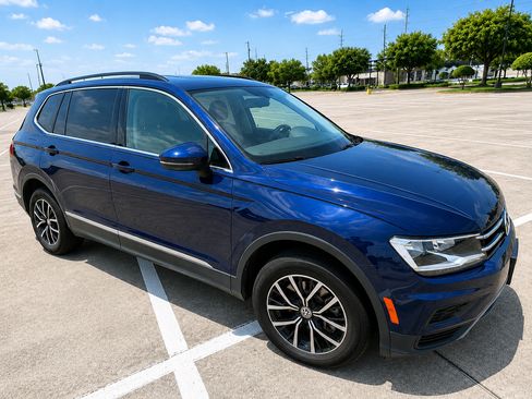 Used 2021 Volkswagen Tiguan SE FWD image 2