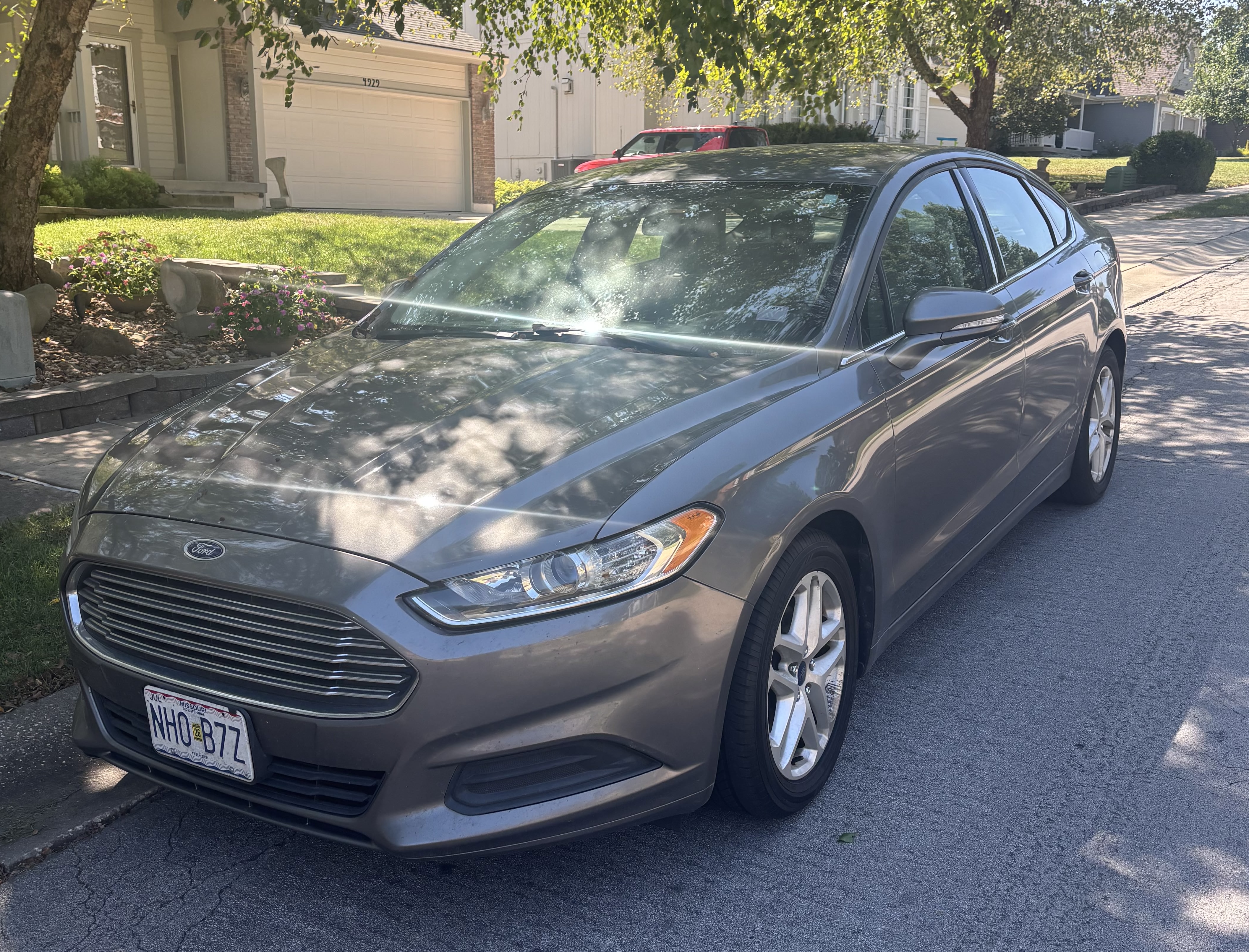 Used 2014 Ford Fusion SE FWD image 1