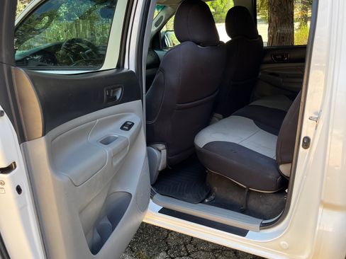 Used 2012 Toyota Tacoma 4x4 Double Cab w/ TRD Sport Pkg image 24