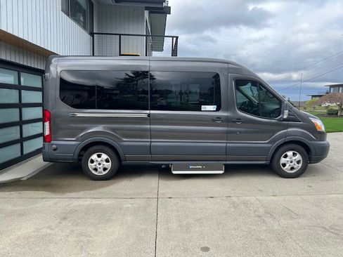 Used 2017 Ford Transit 350 XLT image 9