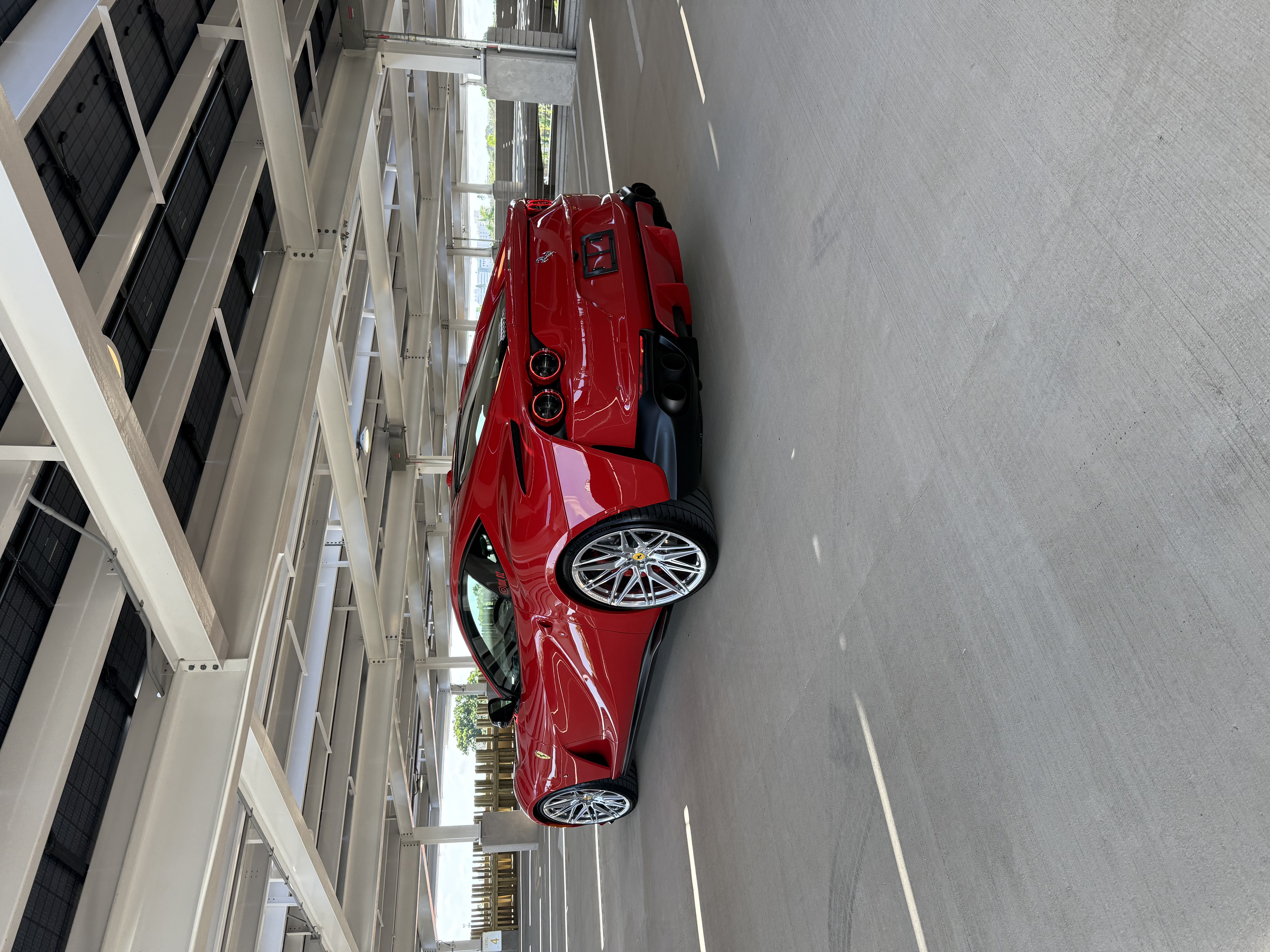 Used 2019 Ferrari 812 Superfast RWD image 8