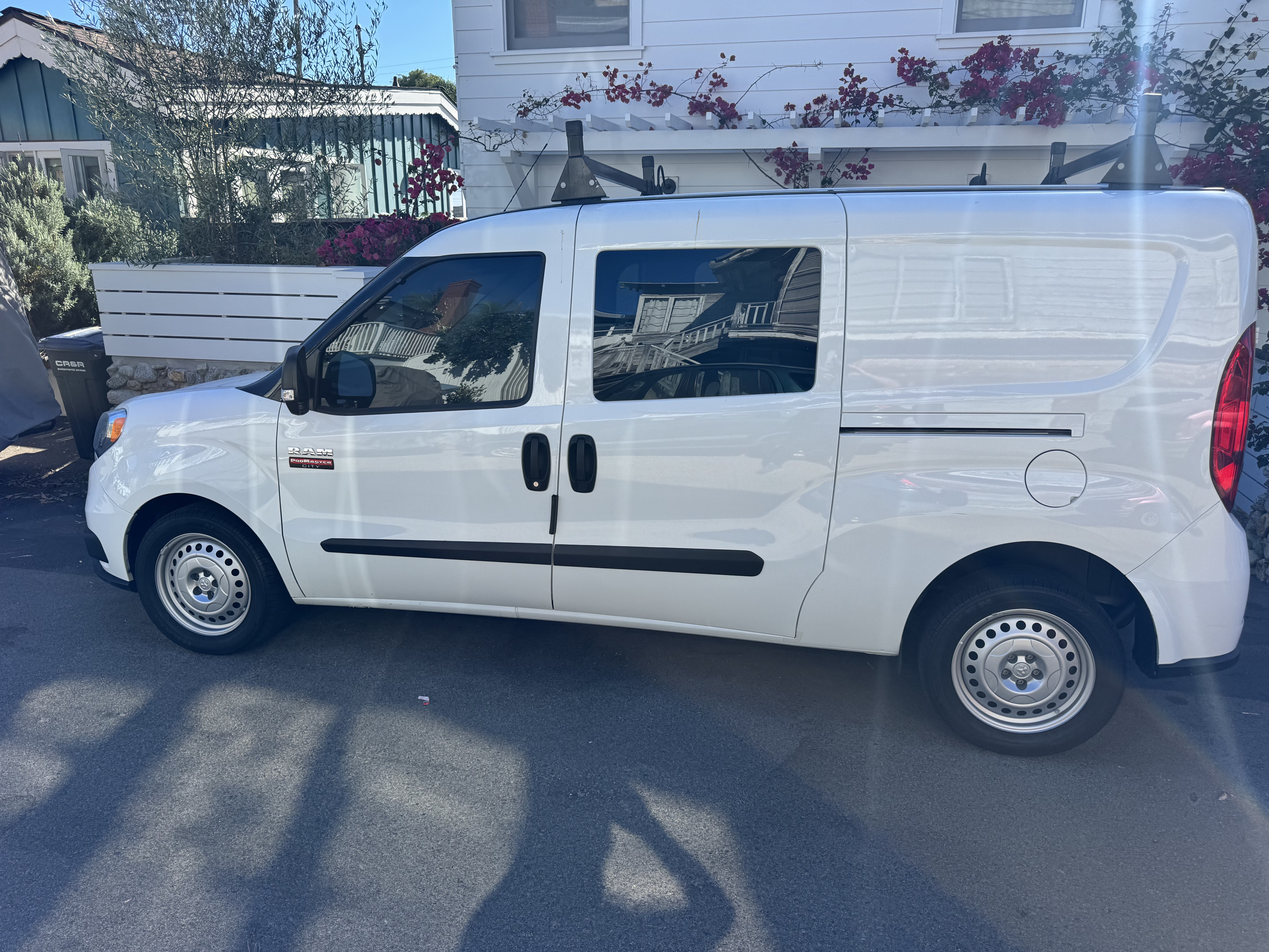 Used 2022 RAM ProMaster City Tradesman FWD image 1
