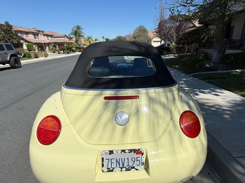 Used 2004 Volkswagen Beetle GLS image 2