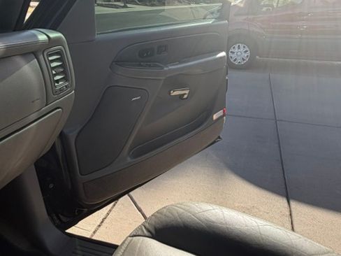 Used 2003 GMC Yukon Denali AWD/4WD image 16
