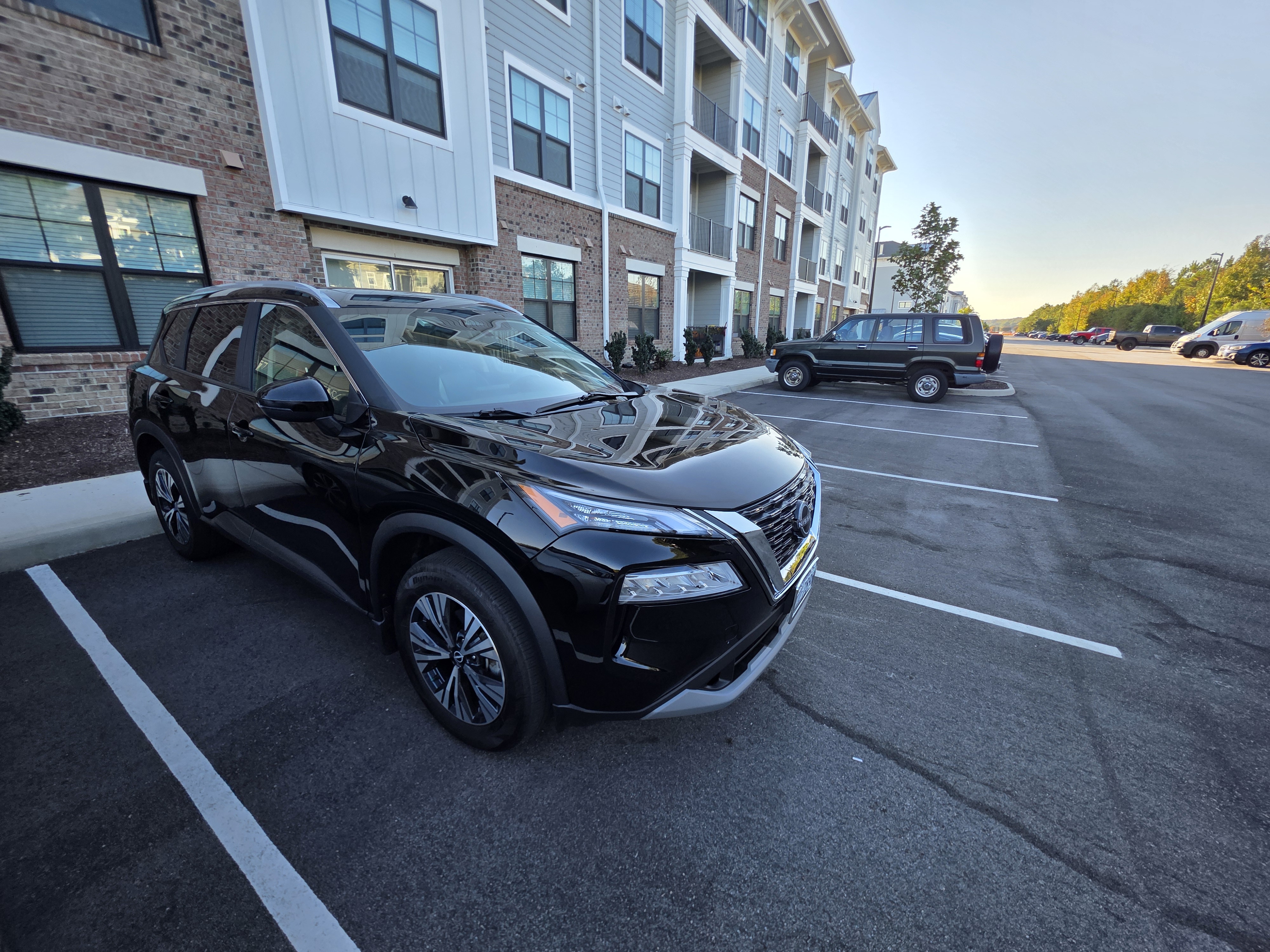 Used 2023 Nissan Rogue SV w/ SV Premium Package AWD/4WD image 5