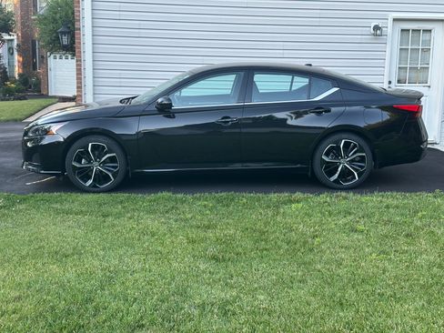 Used 2023 Nissan Altima 2.5 SR FWD image 5
