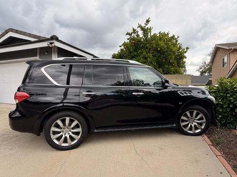 Used 2014 INFINITI QX80 4WD w/ Deluxe Touring Package image 4