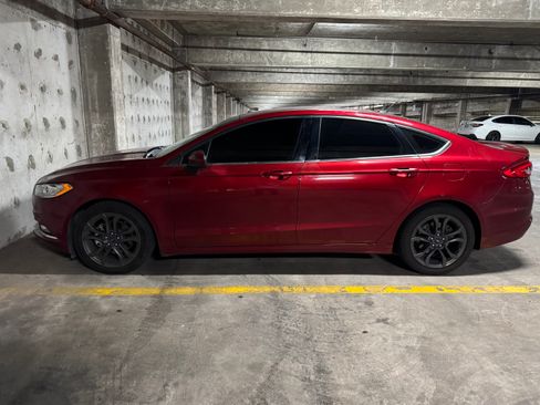 Used 2018 Ford Fusion SE w/ Equipment Group 201A FWD image 4