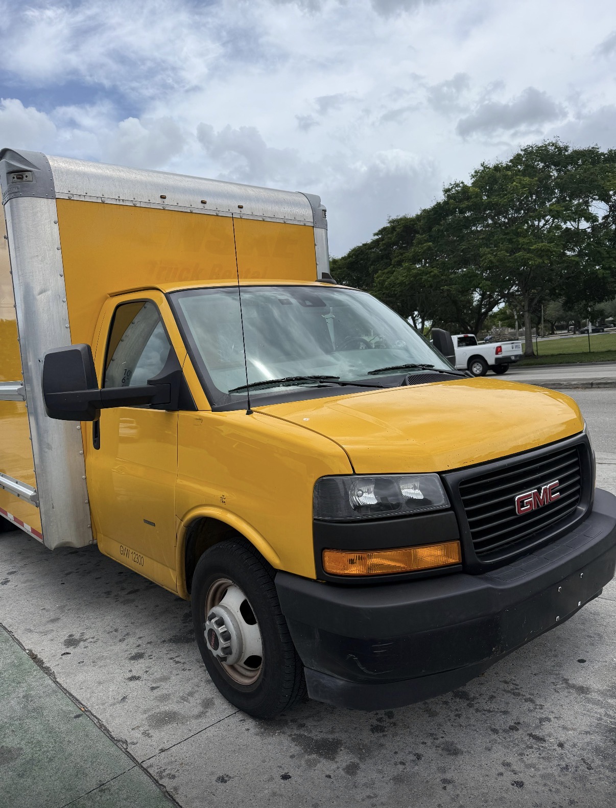 Used 2019 GMC Savana 3500 Extended w/ Driver Convenience Package RWD image 9