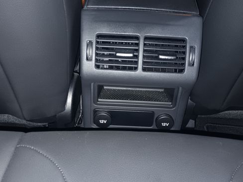 Used 2017 Jaguar XE image 24