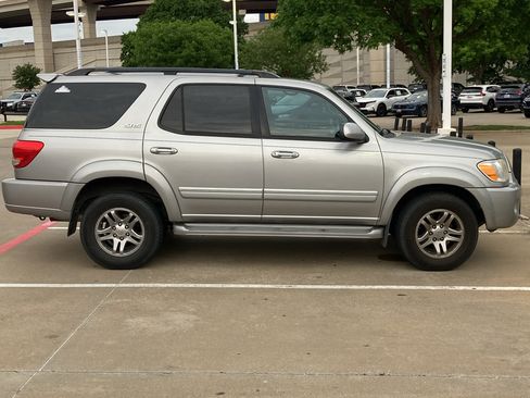 Used 2006 Toyota Sequoia SR5 RWD image 1