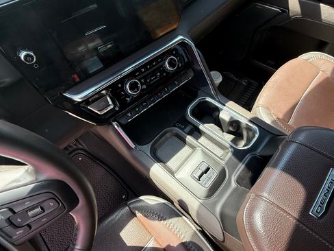 Used 2024 GMC Sierra 2500 Denali w/ Denali Reserve Package image 10