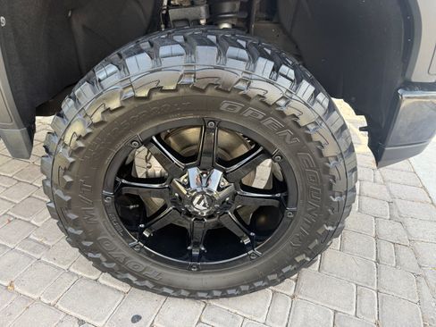 Used 2022 GMC Sierra 1500 AT4X image 12