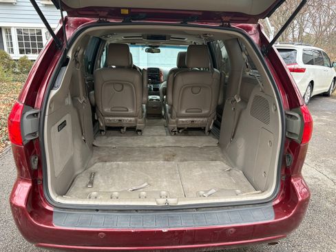 Used 2010 Toyota Sienna XLE Limited image 14