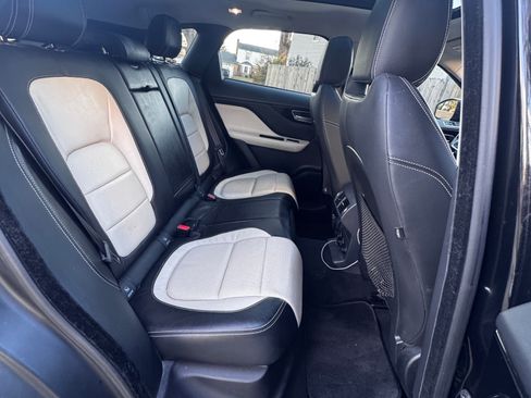 Used 2017 Jaguar F-PACE R-Sport image 11