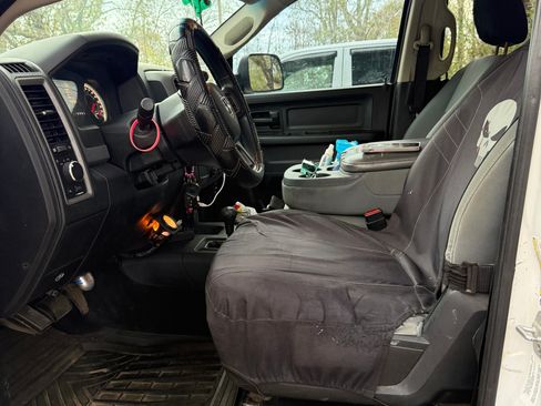 Used 2014 RAM 2500 Tradesman w/ Chrome Appearance Group image 8