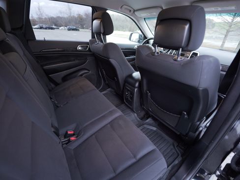 Used 2011 Jeep Grand Cherokee Laredo image 12