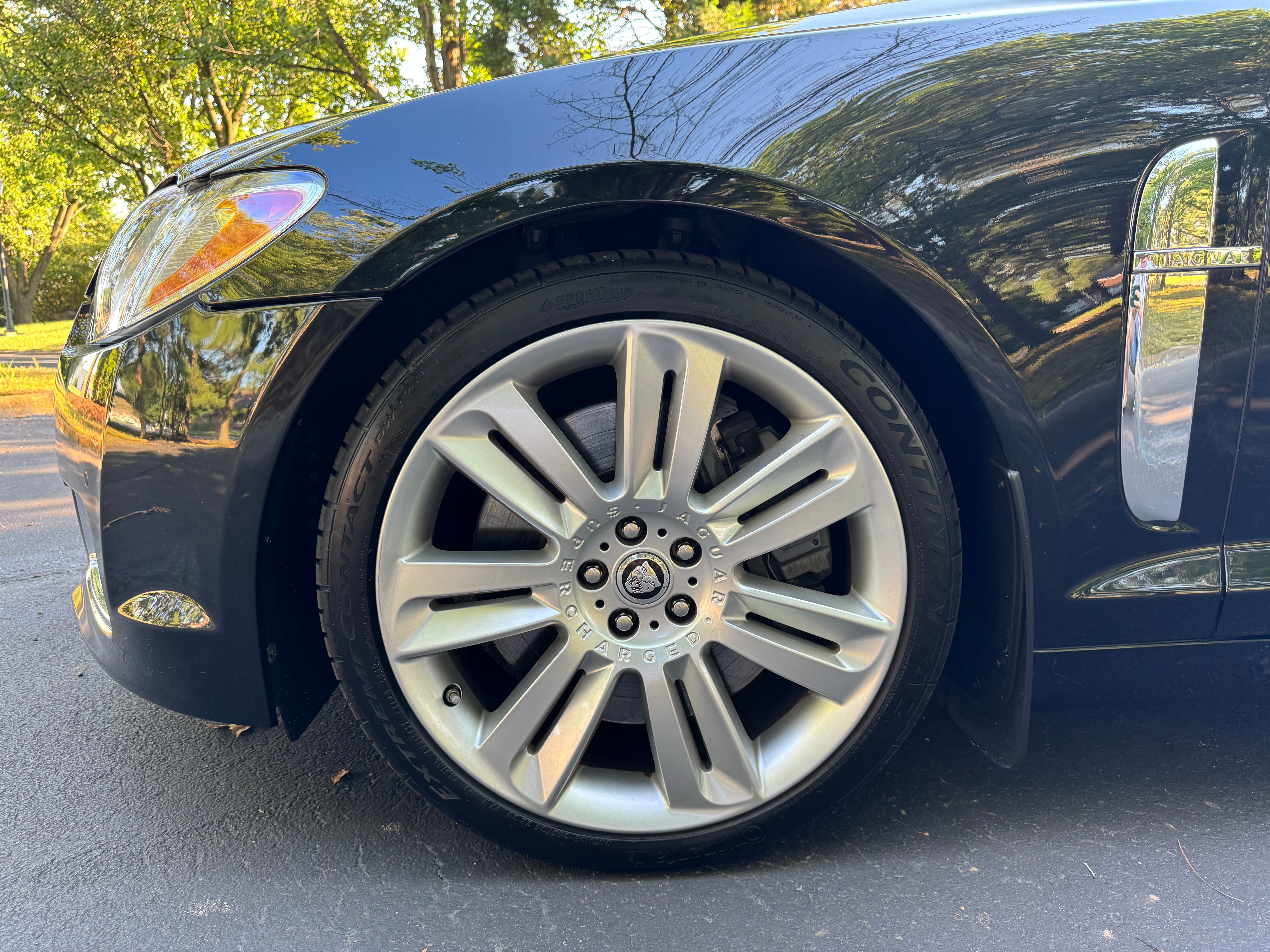 Used 2010 Jaguar XF R RWD image 15