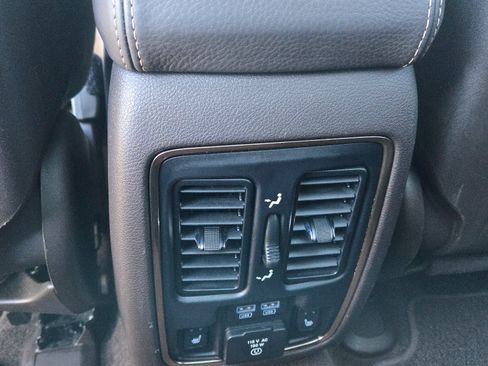 Used 2015 Jeep Grand Cherokee Summit image 11