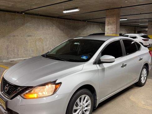 Used 2018 Nissan Sentra SV image 1