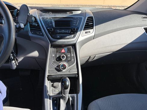 Used 2016 Hyundai Elantra SE image 13