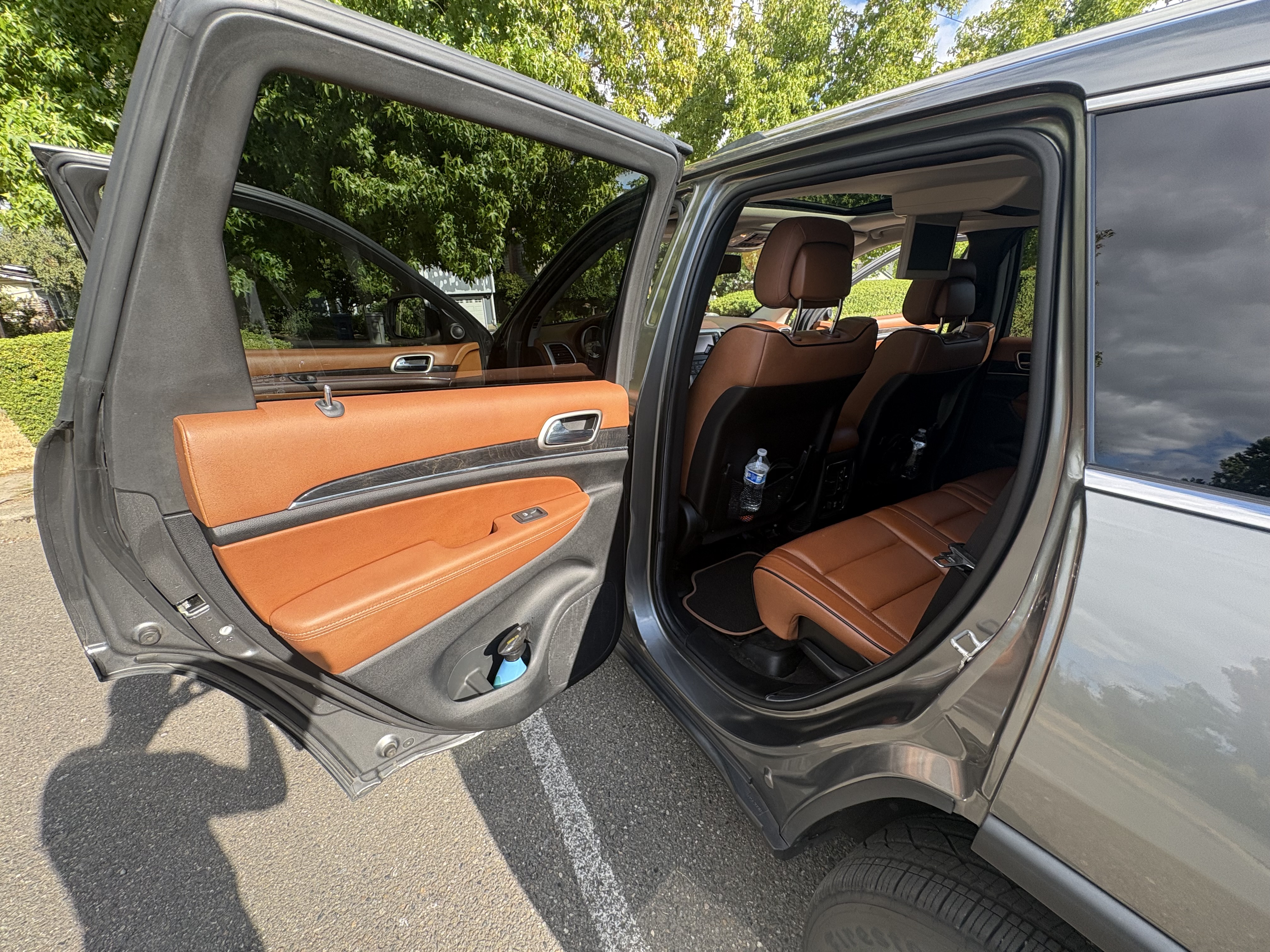 Used 2011 Jeep Grand Cherokee Overland Summit AWD/4WD image 13