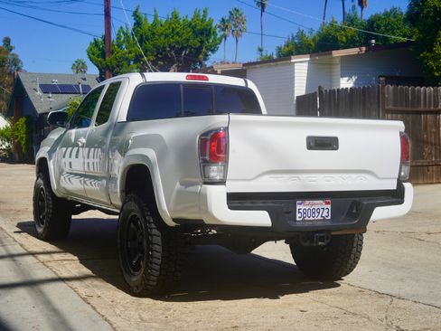 Used 2022 Toyota Tacoma TRD Sport image 13