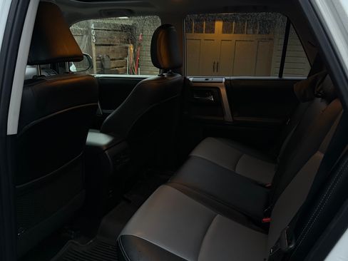 Used 2014 Toyota 4Runner SR5 Premium image 16