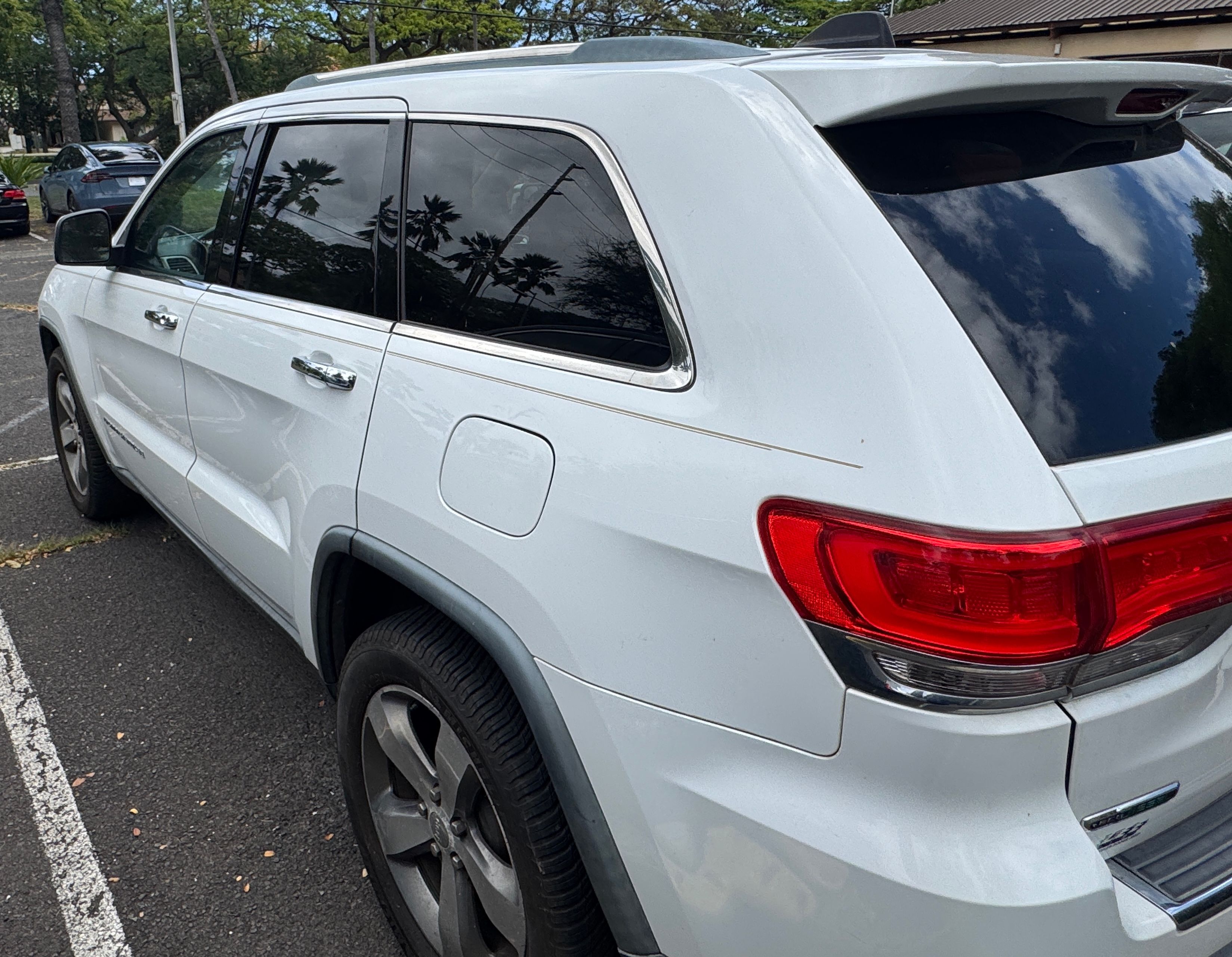 Used 2014 Jeep Grand Cherokee Limited w/ Luxury Group II RWD image 8