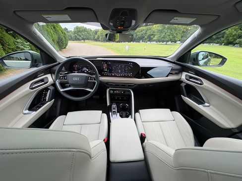 Used 2025 Audi Q5 Premium Plus AWD/4WD image 5